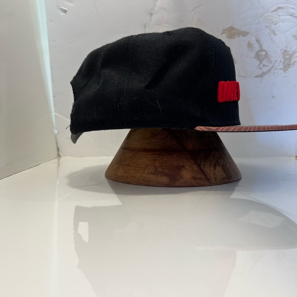 ONE PUNCH MAN by One & Yusuke Murato SnapBack Baseball Cap. - Picture 5 of 6